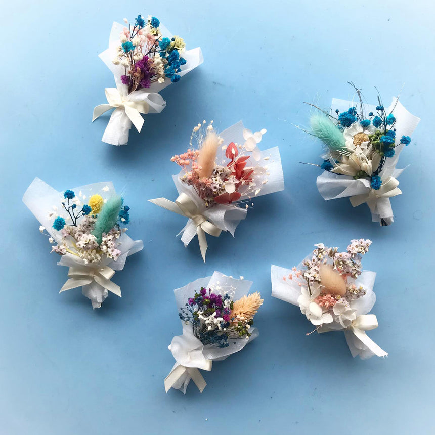 Size samples of mini dried floral bouquet done by Hampersbyyou.