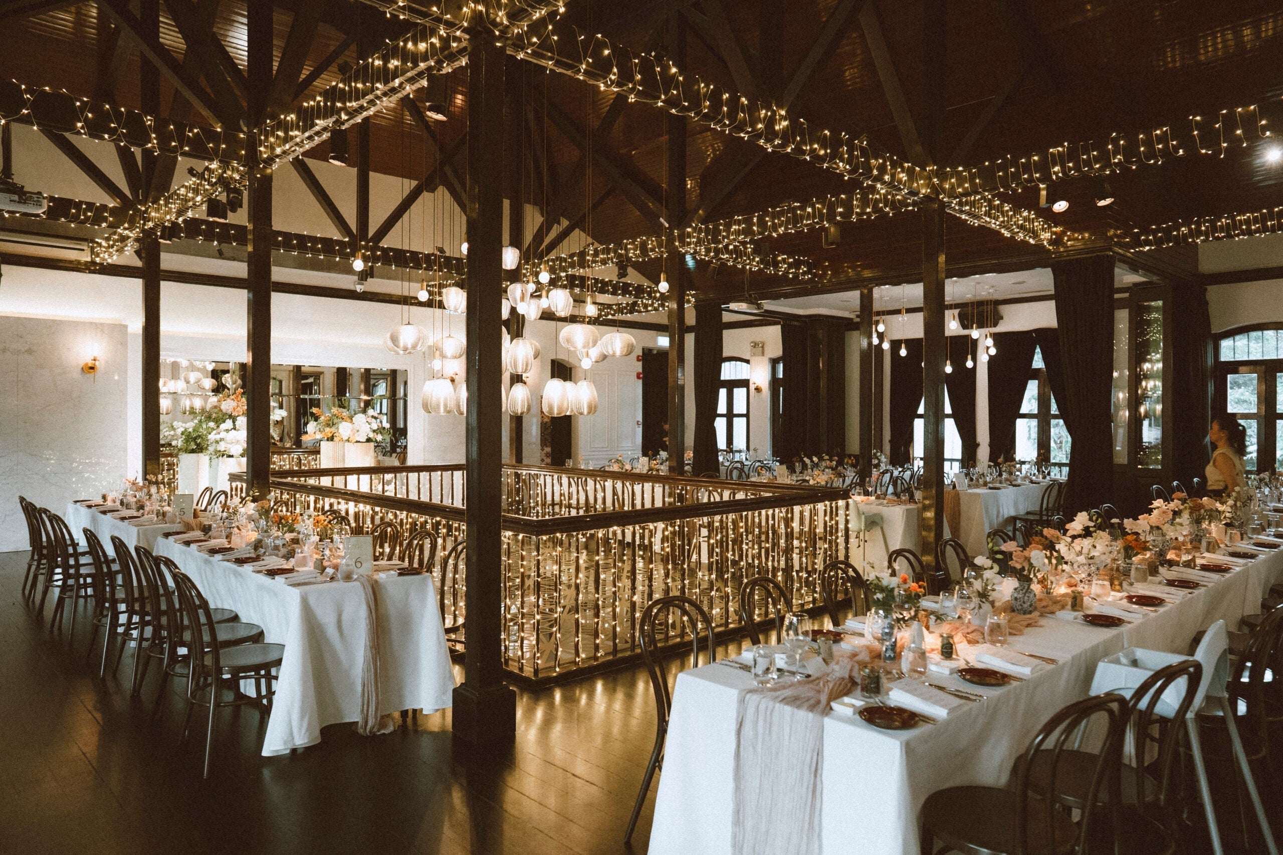 The Alkaff Mansion Wedding: A Romantic Garden Setting for Live Guest Portraits