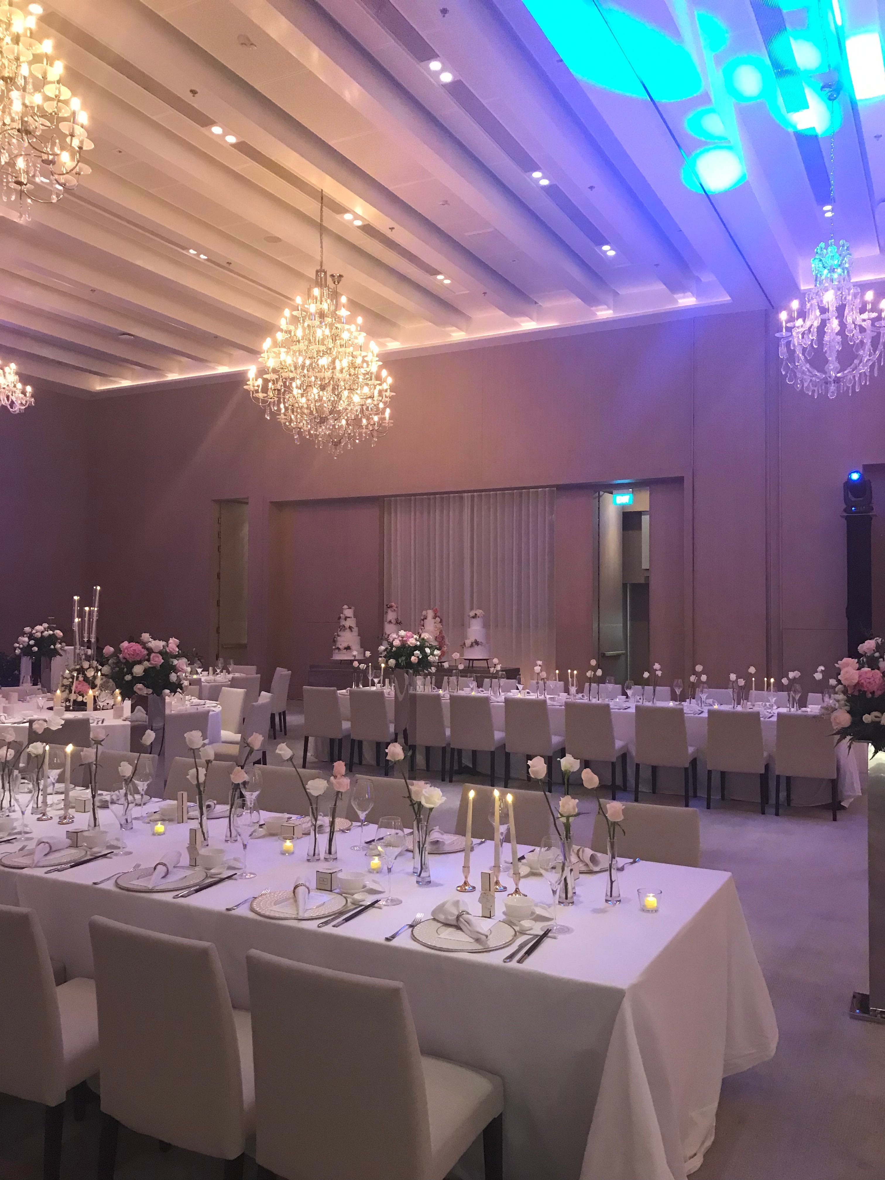 A Wedding at The Singapore Edition: Modern Elegance Meets Live Guest Portraits